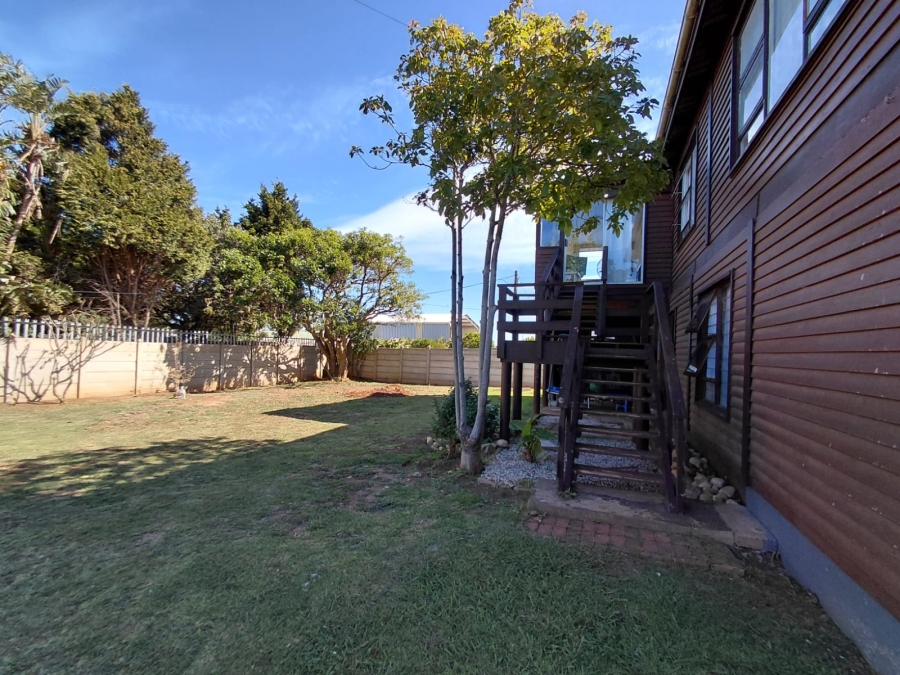 5 Bedroom Property for Sale in C Place Eastern Cape